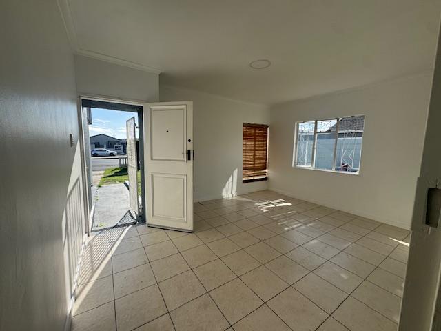 To Let 3 Bedroom Property for Rent in Bothasig Western Cape
